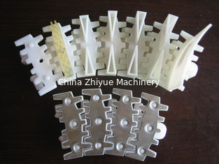 Cleated modular flexible conveyor chains for flexible conveyor system