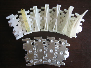 Cleated modular flexible conveyor chains for flexible conveyor system