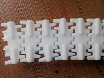 Cleated modular flexible conveyor chains for flexible conveyor system