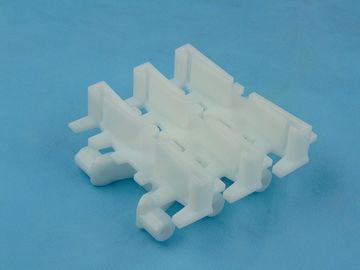 Cleated modular flexible conveyor chains for flexible conveyor system